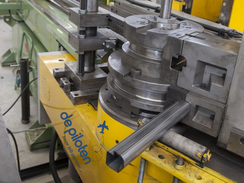 CNC operator plooimachine